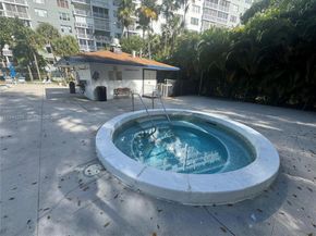 3800 Hillcrest Dr 1222, Hollywood FL 33021