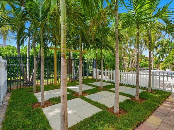 3901 NE 25th Ave, Lighthouse Point FL 33064