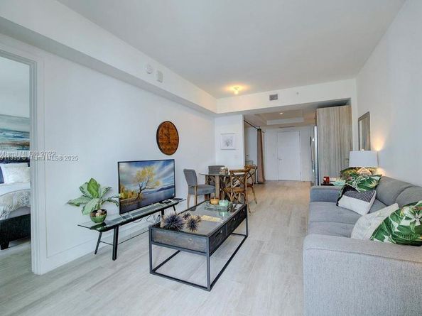 121 NE 34th St 1603, Miami FL 33137