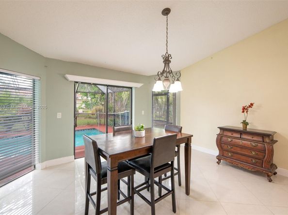 10949 NW 1st Mnr, Coral Springs FL 33071