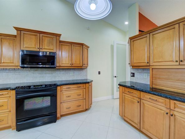 10949 NW 1st Mnr, Coral Springs FL 33071