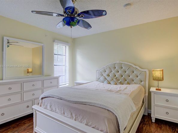 10949 NW 1st Mnr, Coral Springs FL 33071