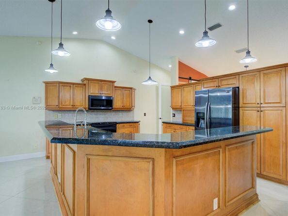 10949 NW 1st Mnr, Coral Springs FL 33071