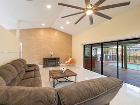 10949 NW 1st Mnr, Coral Springs FL 33071