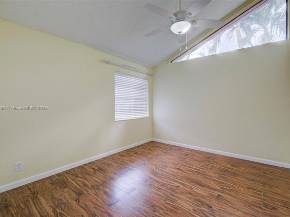 10949 NW 1st Mnr, Coral Springs FL 33071