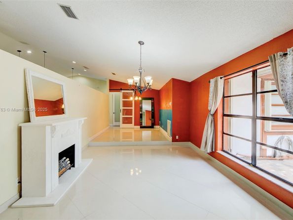 10949 NW 1st Mnr, Coral Springs FL 33071