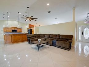 10949 NW 1st Mnr, Coral Springs FL 33071
