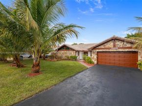 10949 NW 1st Mnr, Coral Springs FL 33071