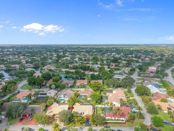 10949 NW 1st Mnr, Coral Springs FL 33071