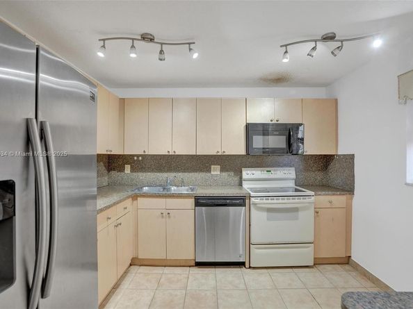 3251 Holiday Springs Blvd 401, Margate FL 33063