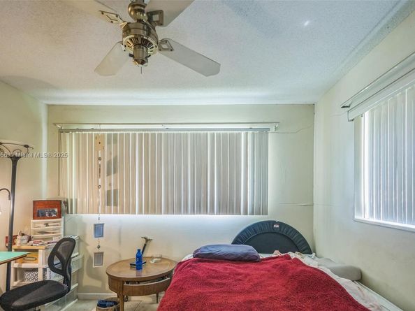 4906 NW 53rd Ct, Tamarac FL 33319