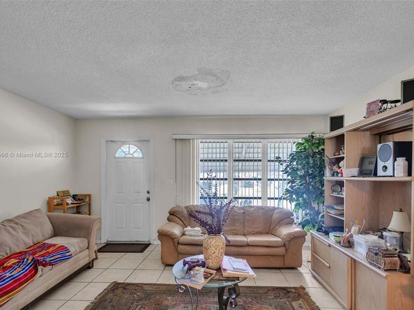 4906 NW 53rd Ct, Tamarac FL 33319