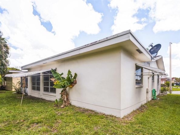 4906 NW 53rd Ct, Tamarac FL 33319