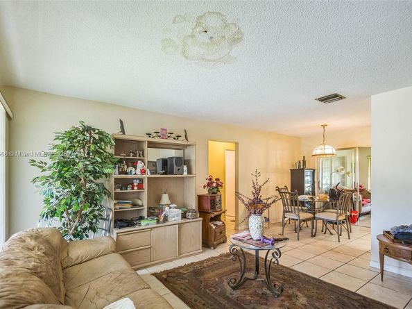 4906 NW 53rd Ct, Tamarac FL 33319