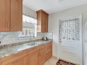 415 NE 2nd St 201, Hallandale Beach FL 33009