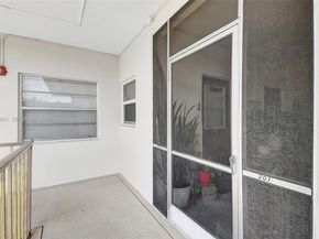 415 NE 2nd St 201, Hallandale Beach FL 33009