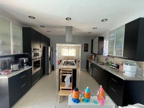 801 Oriole Ave, Miami Springs FL 33166