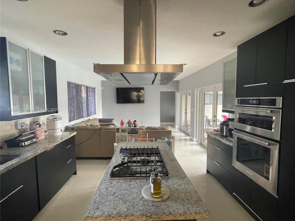 801 Oriole Ave, Miami Springs FL 33166