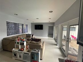 801 Oriole Ave, Miami Springs FL 33166