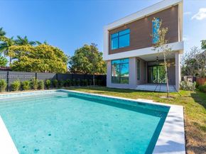 1637 Monroe St, Hollywood FL 33020