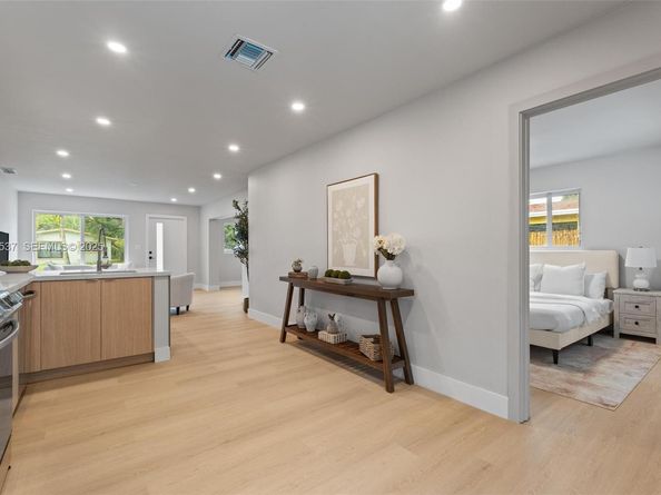 1431 NE 117TH St, Miami FL 33161