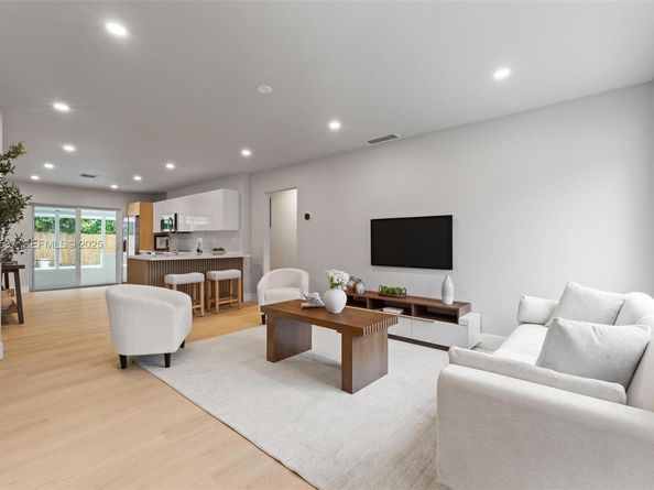 1431 NE 117TH St, Miami FL 33161