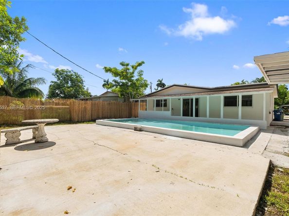 1431 NE 117TH St, Miami FL 33161