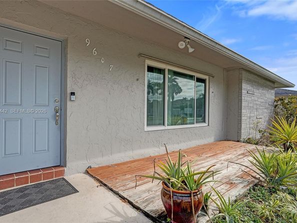 9607 NW 81st St, Tamarac FL 33321