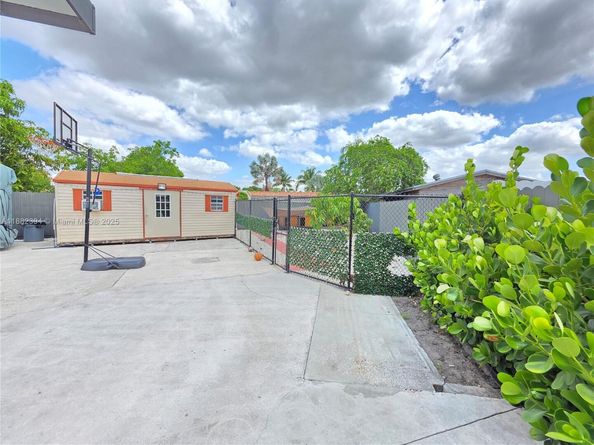 19631 NW 45th Ave, Miami Gardens FL 33055
