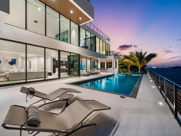 11400 N Bayshore Dr, North Miami FL 33181