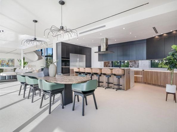 11400 N Bayshore Dr, North Miami FL 33181