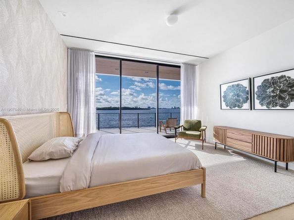 11400 N Bayshore Dr, North Miami FL 33181