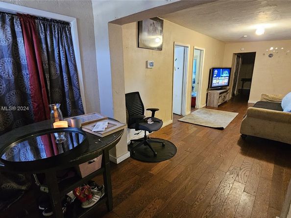 2114 NW 5th St, Pompano Beach FL 33069