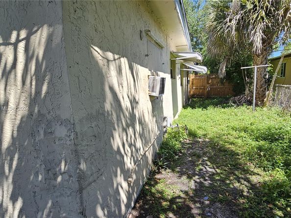 2114 NW 5th St, Pompano Beach FL 33069