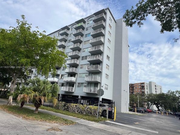 1470 NE 125th Ter 810, North Miami FL 33161