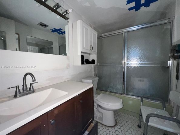 1470 NE 125th Ter 810, North Miami FL 33161