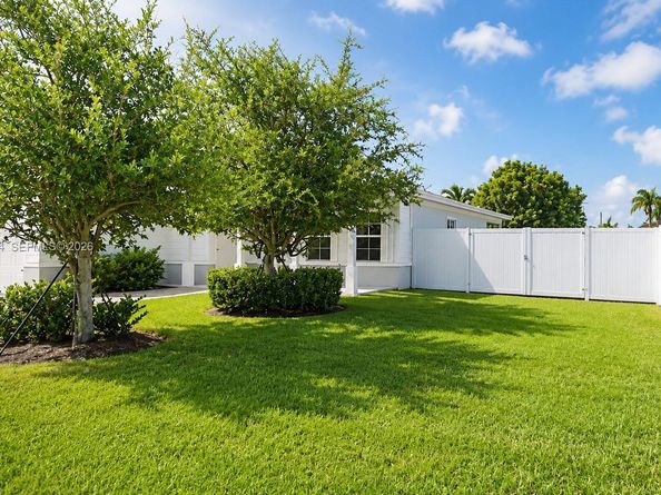 22055 Miami Ave, Miami FL 33170