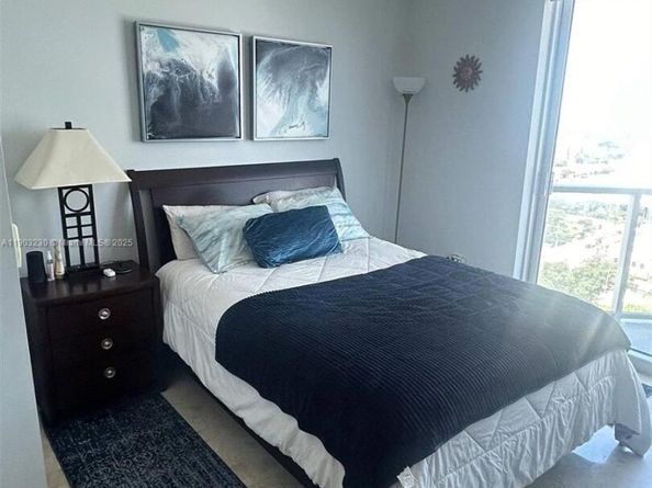 185 SW 7 St 1802, Miami FL 33130