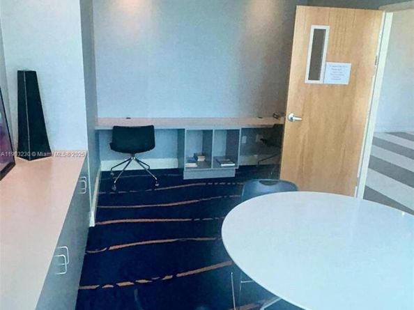 185 SW 7 St 1802, Miami FL 33130