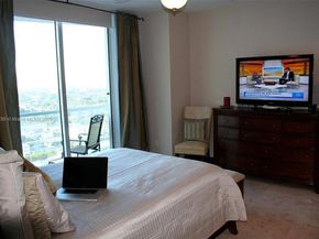 185 SW 7 St 1802, Miami FL 33130