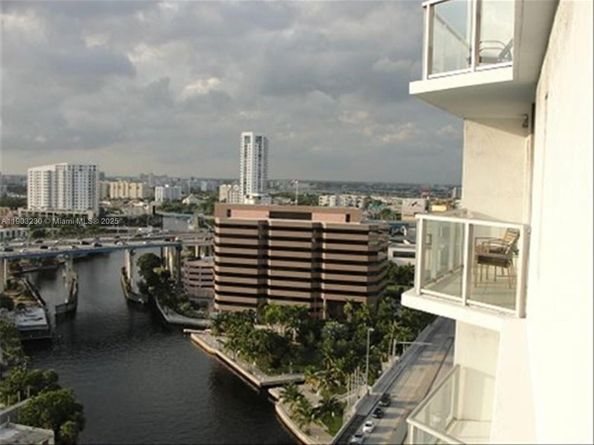 185 SW 7 St 1802, Miami FL 33130