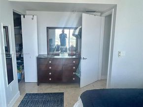 185 SW 7 St 1802, Miami FL 33130