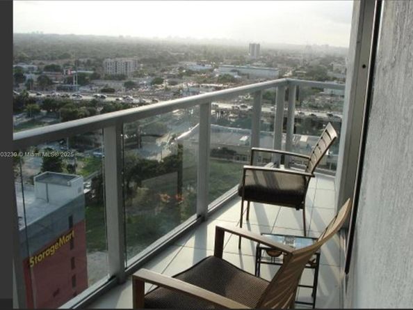 185 SW 7 St 1802, Miami FL 33130