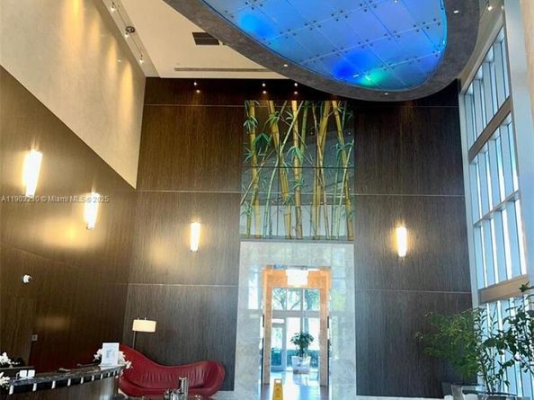 185 SW 7 St 1802, Miami FL 33130