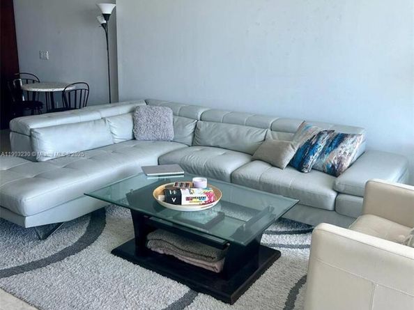 185 SW 7 St 1802, Miami FL 33130