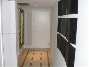 185 SW 7 St 1802, Miami FL 33130