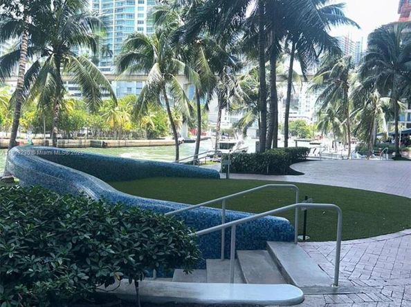 185 SW 7 St 1802, Miami FL 33130