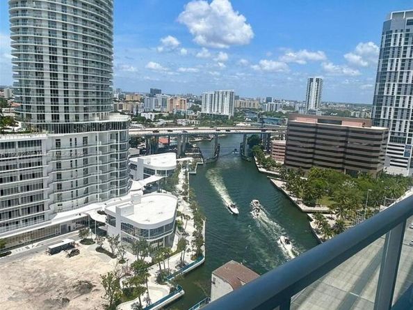 185 SW 7 St 1802, Miami FL 33130