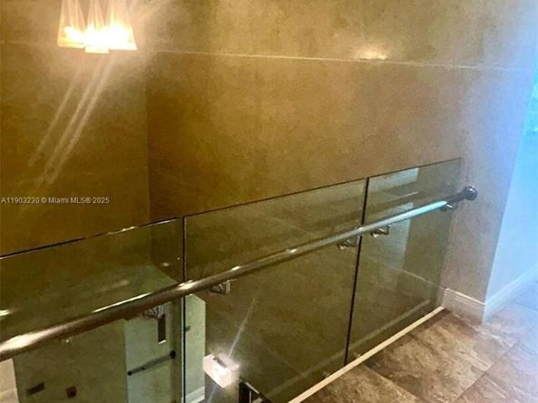 185 SW 7 St 1802, Miami FL 33130