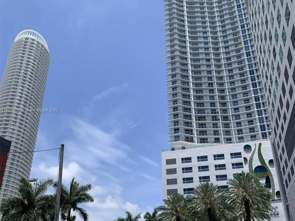 185 SW 7 St 1802, Miami FL 33130